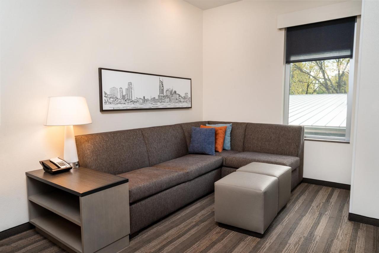 Den King Room with Sofa Bed and Accessible Tub - Disability Access